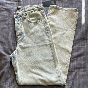 Highest rise 90s straight jeans!